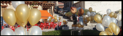 Plaza de Brugomillodo decorada para la llegada de los novios