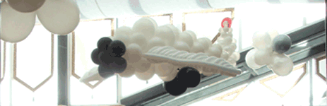 Escultura de globos con forma de avi�n