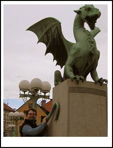 Eloy junto al drag�n de Ljubljana